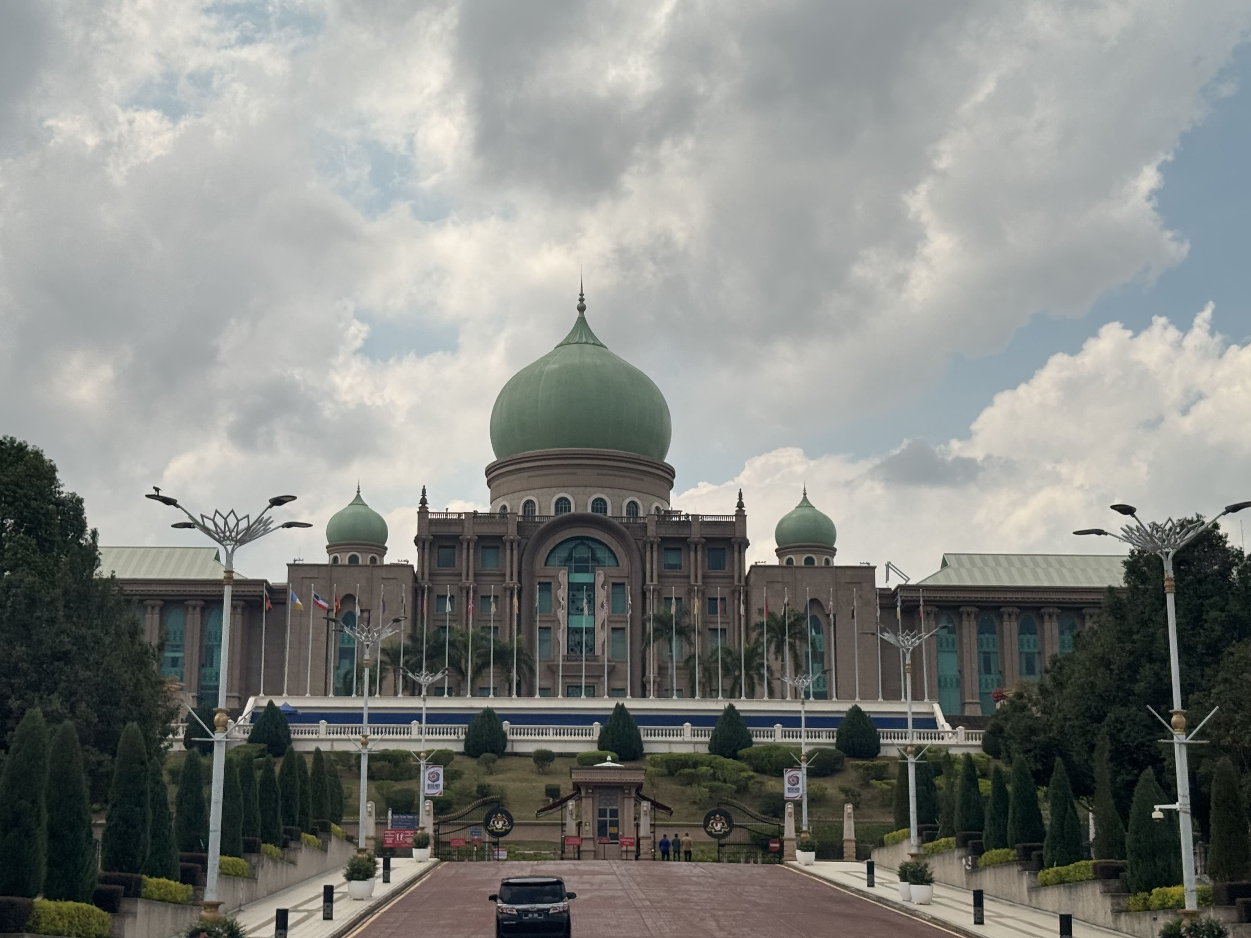 Travel to Malaysia by Julhas